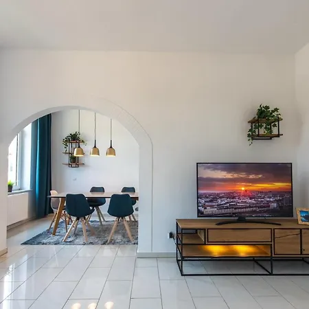 Apartment 4-zimmer Mit Grandioser Aussicht In Zentraler Lage
