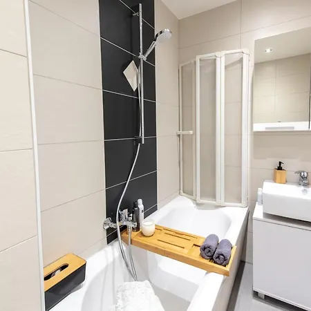 Apartment 4-zimmer Mit Grandioser Aussicht In Zentraler Lage *